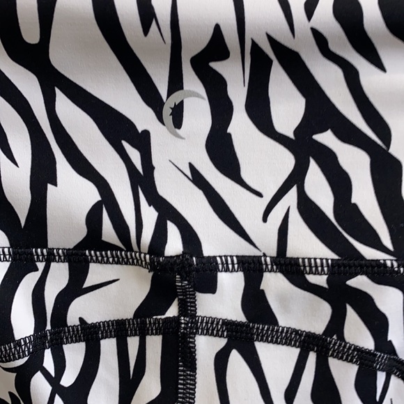 Zyia Active Brilliant 7/8 length Safari Leggings Size 4 NWOT - Picture 9 of 11